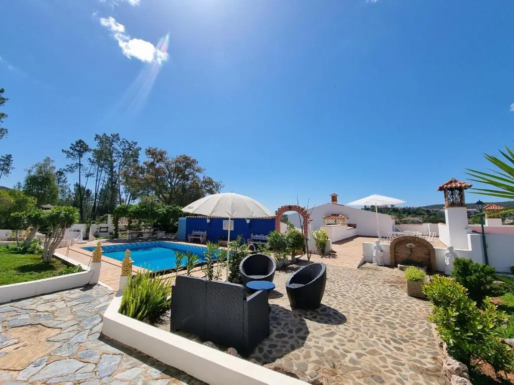 Garden and pool at Casa da Mae