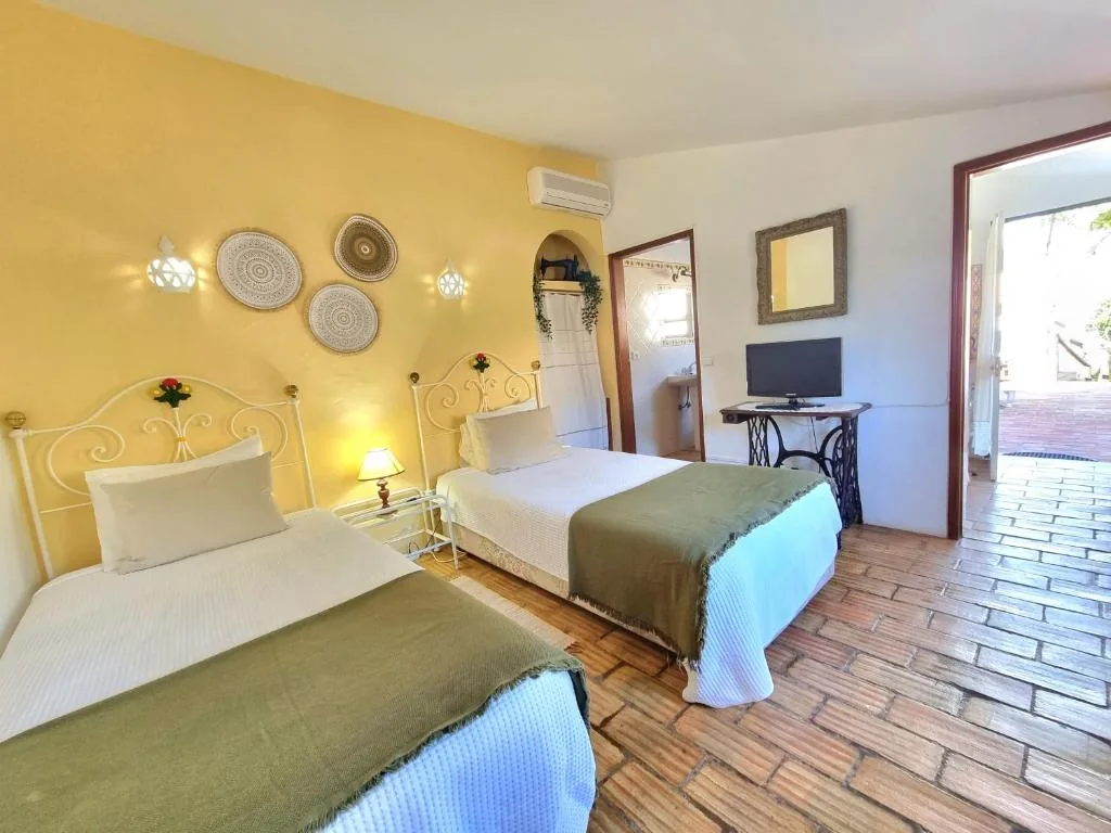 Twin bedroom at Casa da Mae